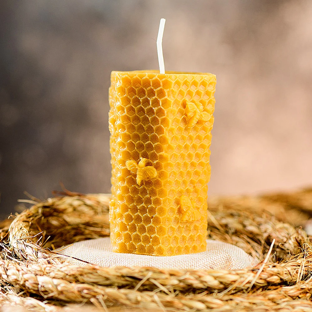Beeswax Honeycomb Candles Hexagonal Beeswax Pillar Candle Pure Bee Honey Beehive Candle for Home Decoration