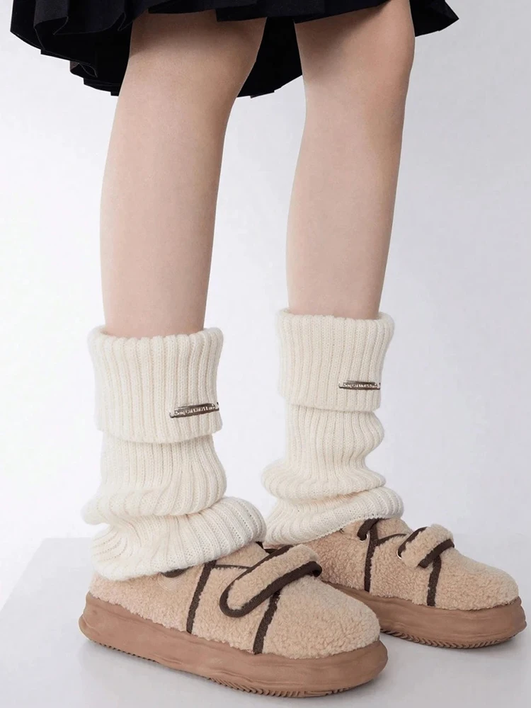 1 Pair Women White Pleated Pile Metal Tags Socks Fashionable Lolita Girls Autumn Winter Loose Comfortable Striped Ankle Socks image 4