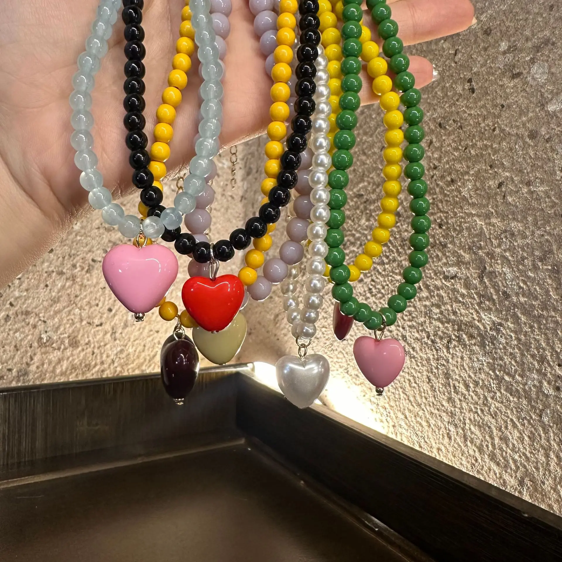 

Kiss Jewelry Vintage INS Heart Pendant Colorful Beads Necklace for Women Korean Fashion Retro Candy Color Round Bead Necklace