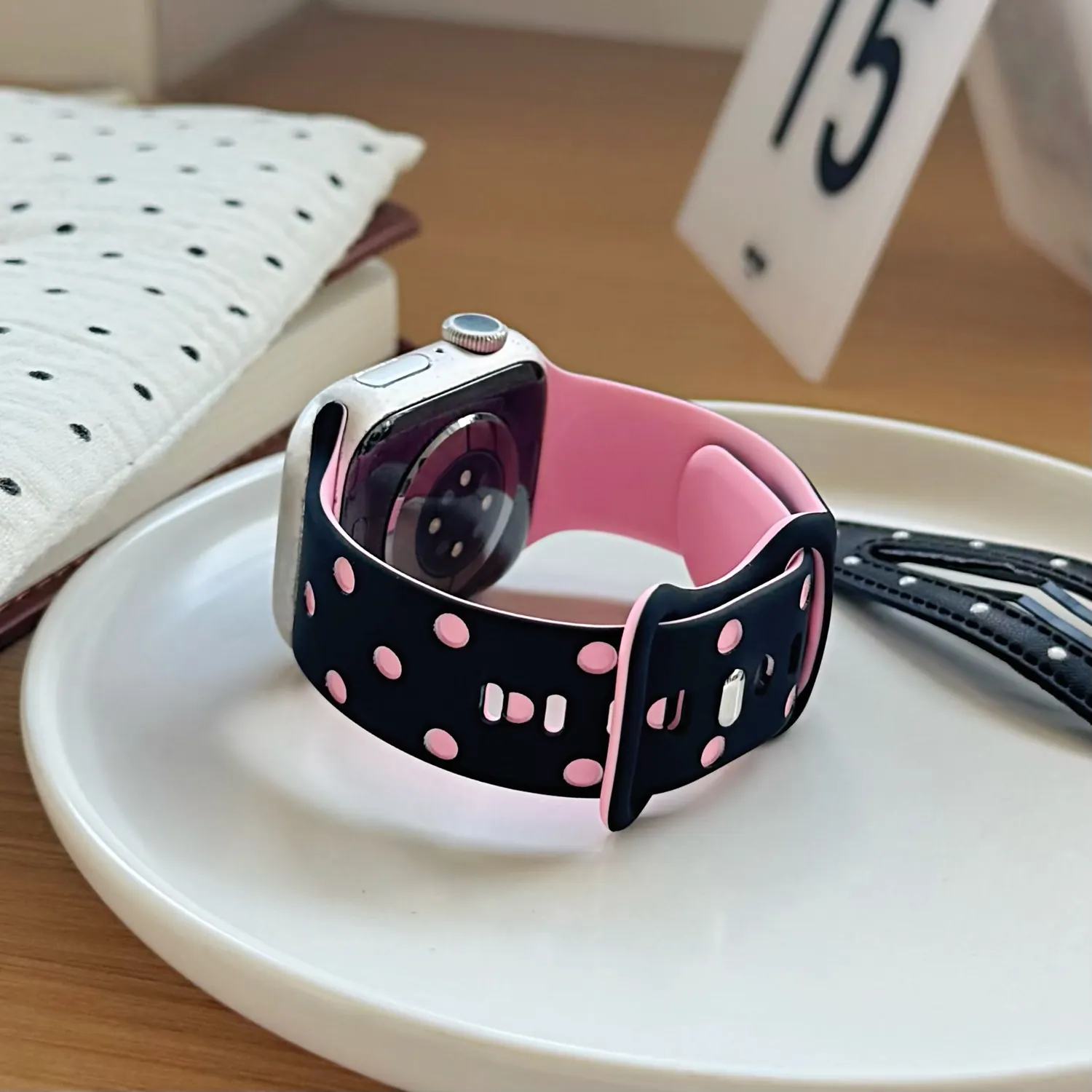 Exclusive star-shaped Soft Silicone Strap For Apple Watch band women Strap Series 11/10/9/8/7/6/5/4 40mm 41mm 44mm 45mm 46mm