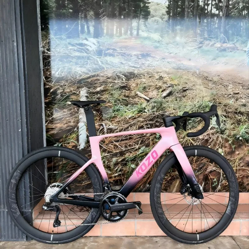 

Карбоновый аэродинамический шоссейный велосипед 700C 24S с гидравлическими дисковыми тормозами для мужчин, женщин и взрослых, для гонок на шоссе, велоспорта и активного отдыха на природе.