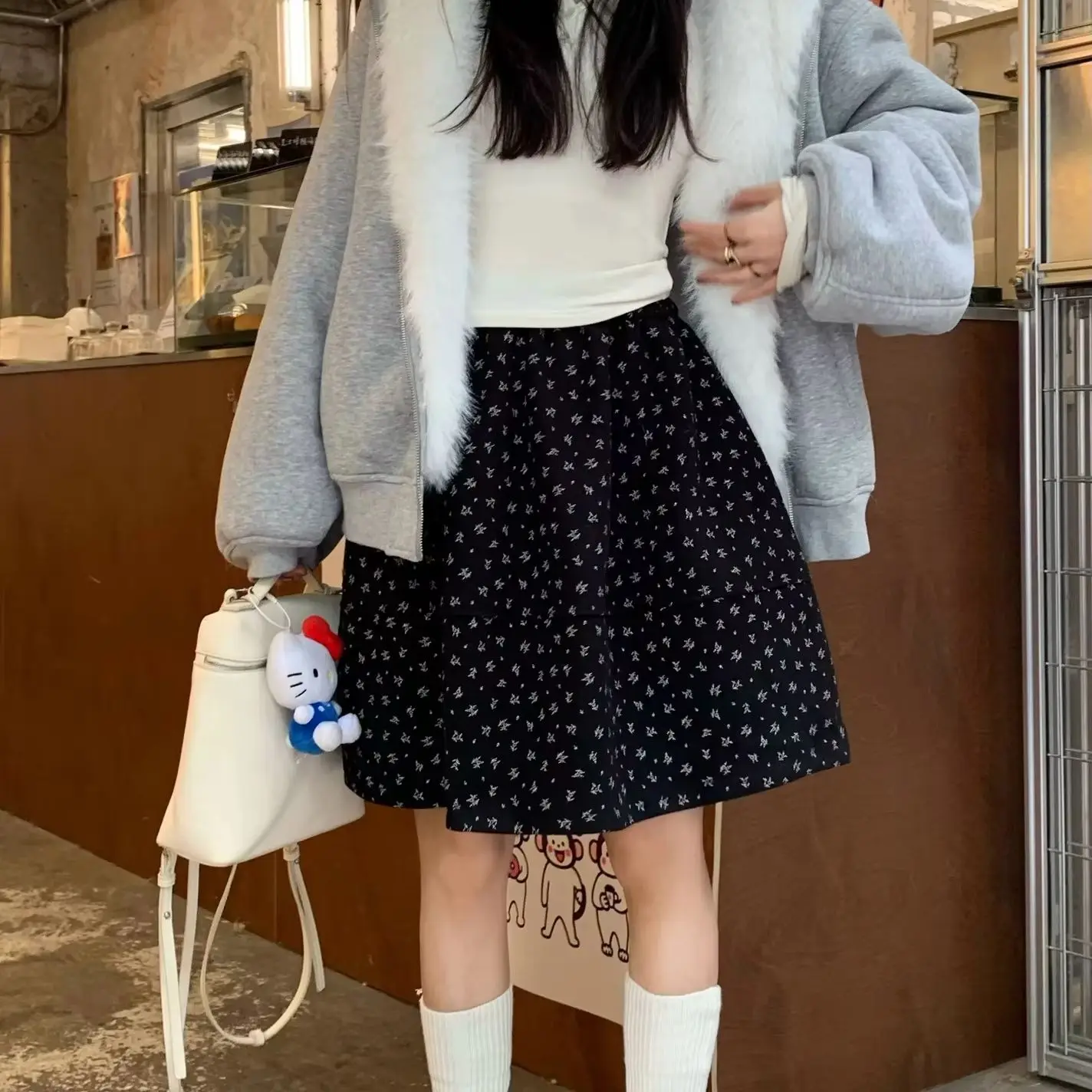 Vintage Floral Skirt Women's Thick Wool Skirt Autumn Winter Soft Breathable Versatile Skirt.