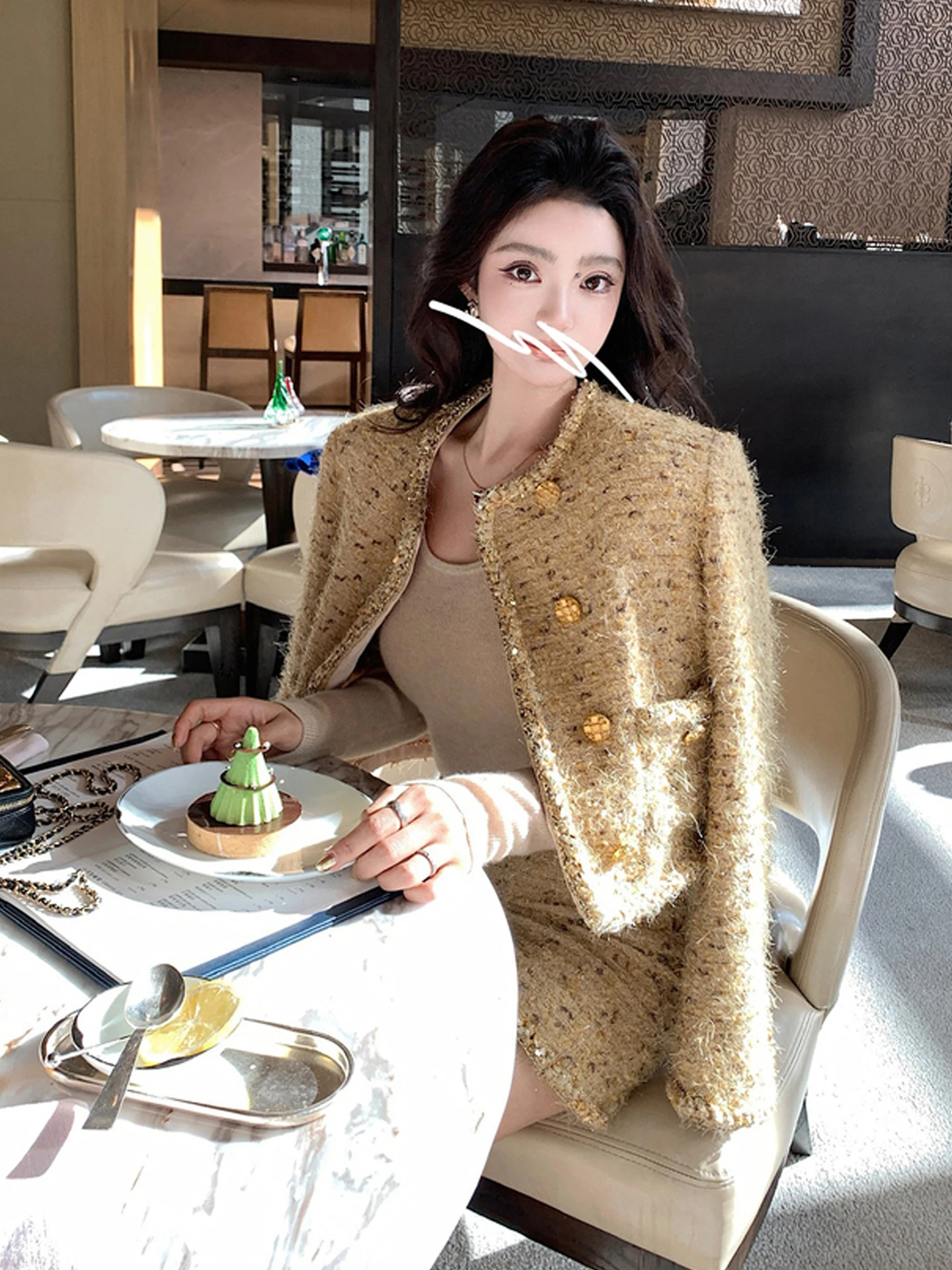 

FFmiss Commuter Sle ort Woolen Coat And Skirt Set with Bright Tead Weaving Fem Golden Embellied Fur Tassel Design