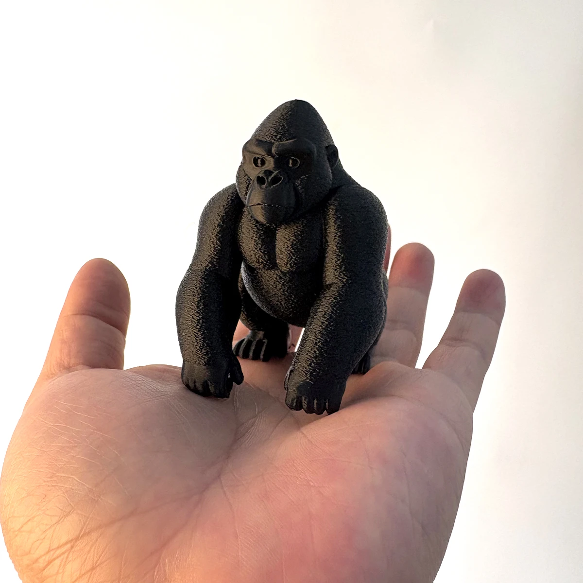 Black Gorilla-Shaped Desktop Ornament, Realistic Animal Model Figurine, Stress-Relief Decoration for Office Desk, Creative Decoration for Student Desks and Bookshelves, Mini Crafts for Home Entryway, Living Room, Bedro