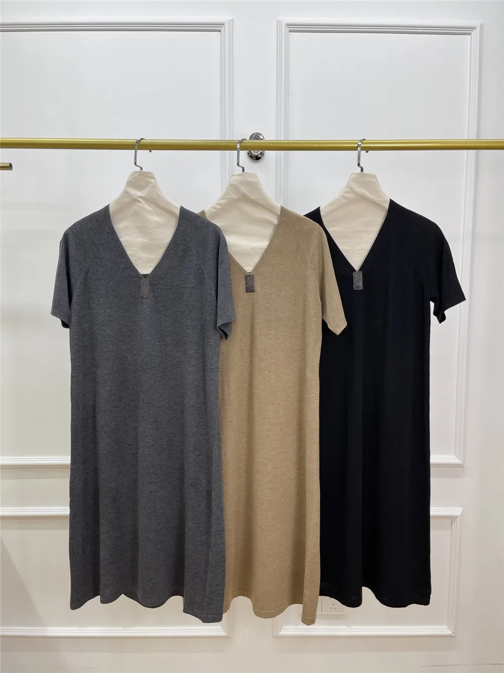 

2025 Spring and Summer New Women's Beaded V-neck Loose Medium-length Straight Dress