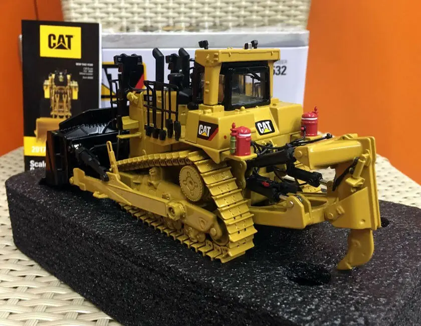 D10T2 Track-Type Tractor By Diecast Masters 1/50 Scale Die-Cast Model DM85532