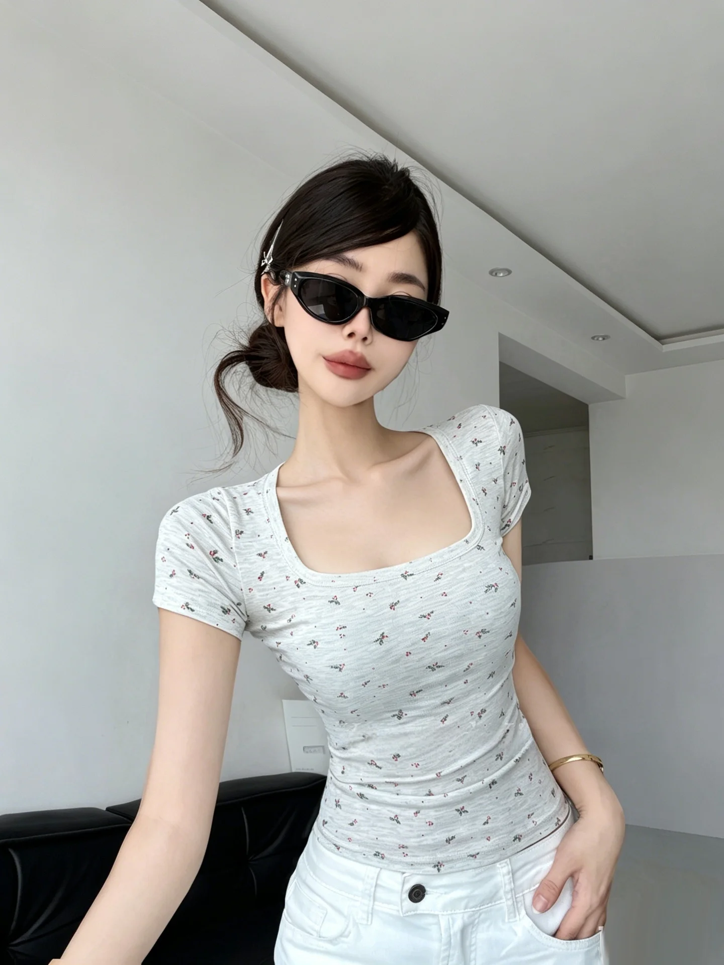Pure Desire Floral Short Sleeve T-Shirt Women's Summer Slim Fit U-Neck Cotton Polyester Blend Shoulder Width Regular Length S...