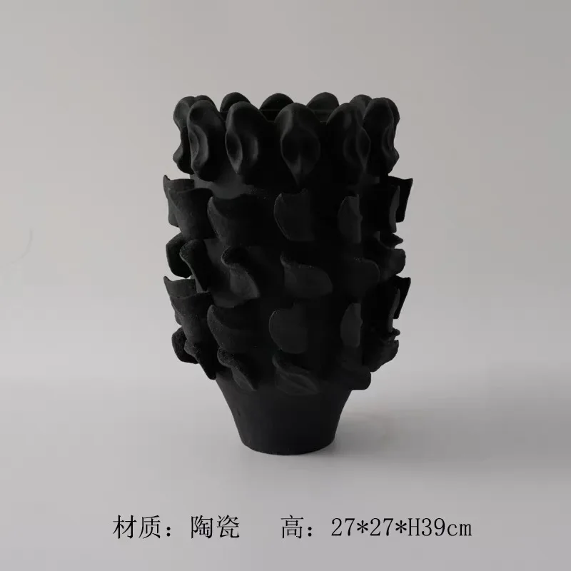 Moderne handstrukturierte Keramikvase von Wabi-Sabi