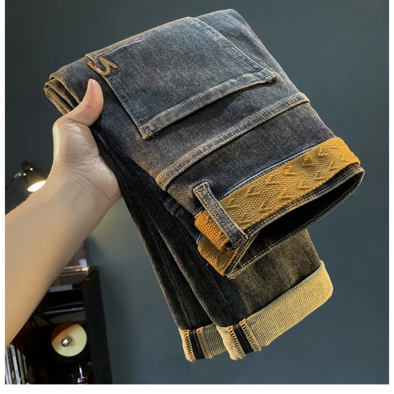 

Черно-серые мужские джинсы осенью 2023 года, эластичные и маленькие ножки, в сочетании с повседневными элитными брюками в стиле ремня.