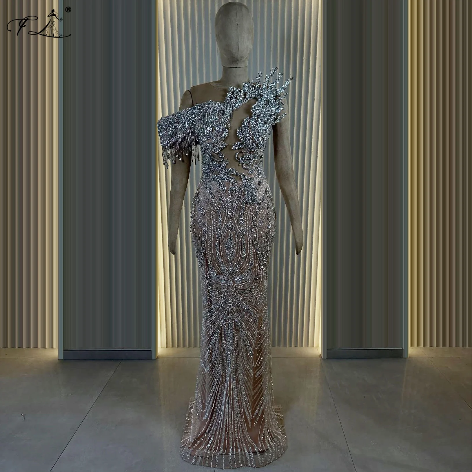 

Luxurious Crystal Evening Gown Sexy Sheer Dress Champagne Prom Dress Mermaid Dress Rhinestone Fringe Shoulder Celebrity Dress