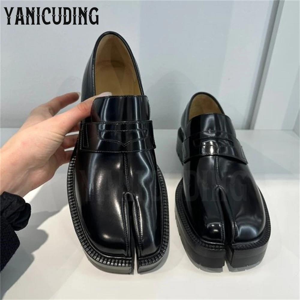 Black Split-Toe Loafers for Women Chunky Cleated Soles Tabi Casual Shoes Classic Black Leather Slip-On Shoes for Women In Stock