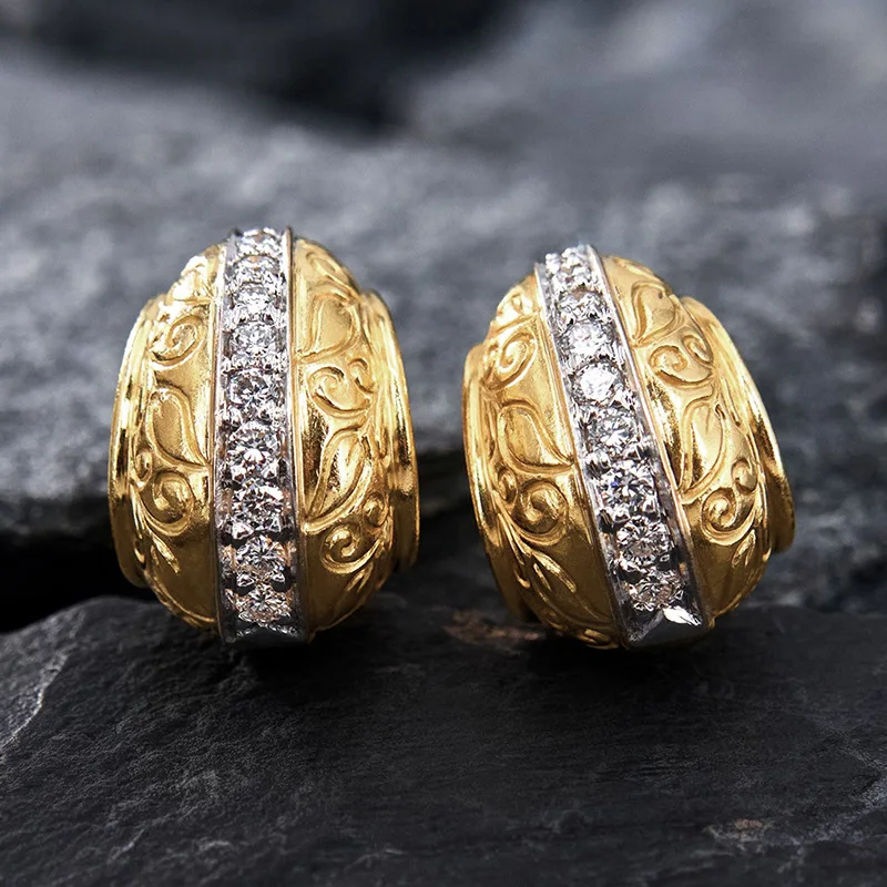 2026 New Vintage Carved Zirconia Contrasting Color Ear Buckle, Light Luxury and High-end, C-shaped Commuting Jewelry