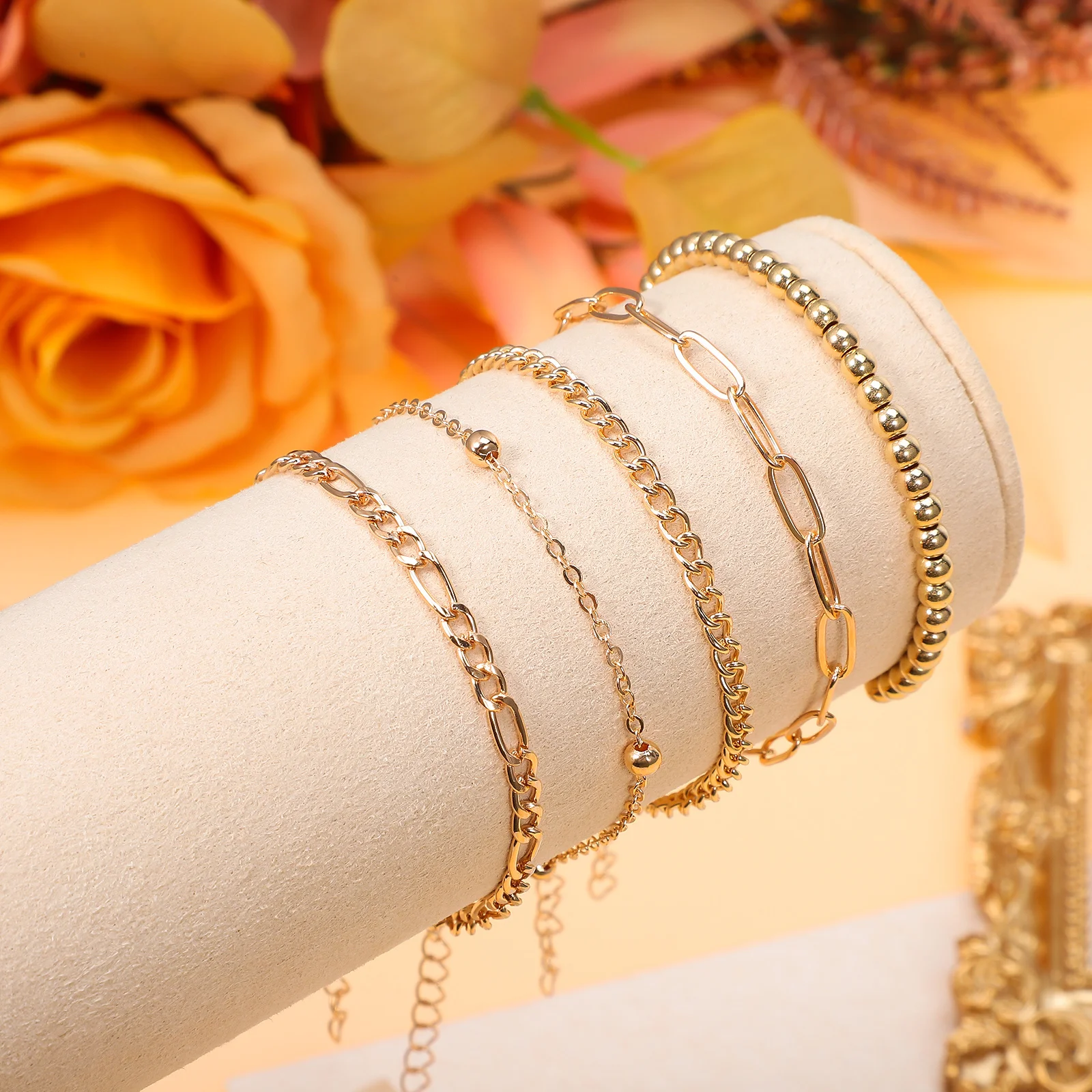 

5Pcs Women's Bracelet Set Gold Stackable Chains Thin Wrist Links Elegant Comfortable Fit Trendy Jewelry for Any Occasion