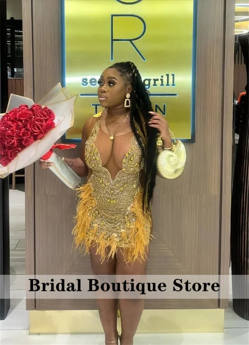 

Sexy Black Girl Golden Prom Dresses 2024 Gold Crystals Diamonds Rhinestones Feather Cocktail Gowns Senior Homecoming Party