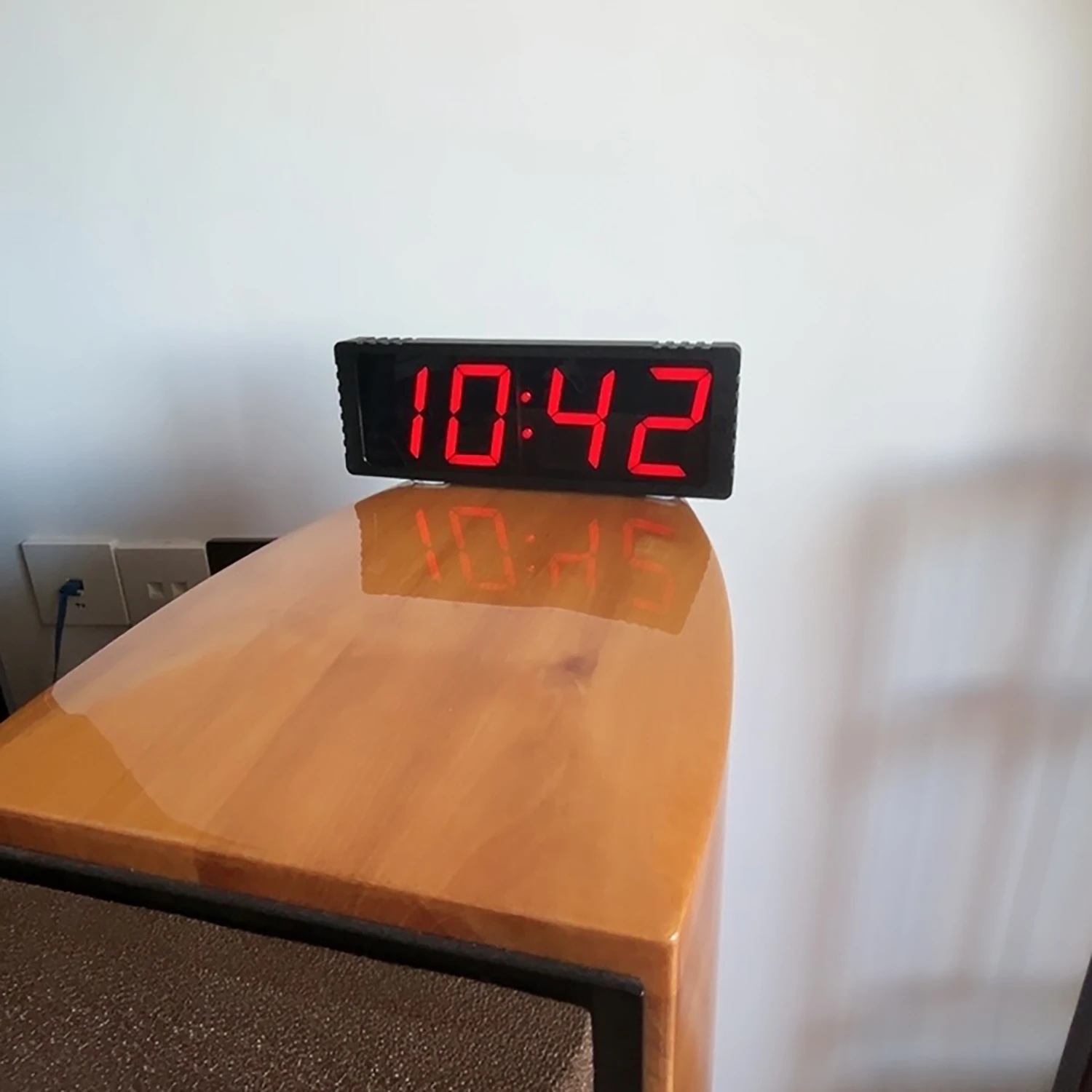 GPS satélite sincronizado 2.3 "LED relógio display cronometragem automática calibração de tempo despertador brilho ajustável USB tipo-C 5V