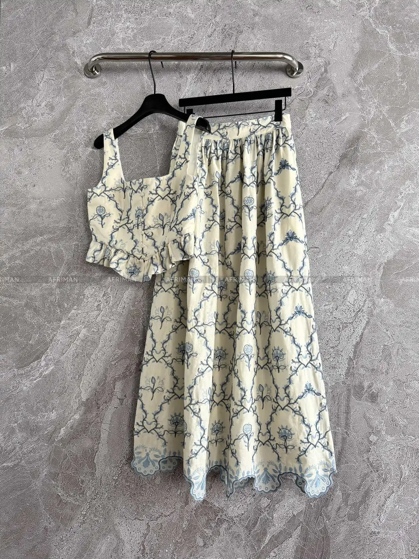 

Women Skirts Suits Embroidery Blue Flower Print Camisole Top + High Waist Long Skirts Set