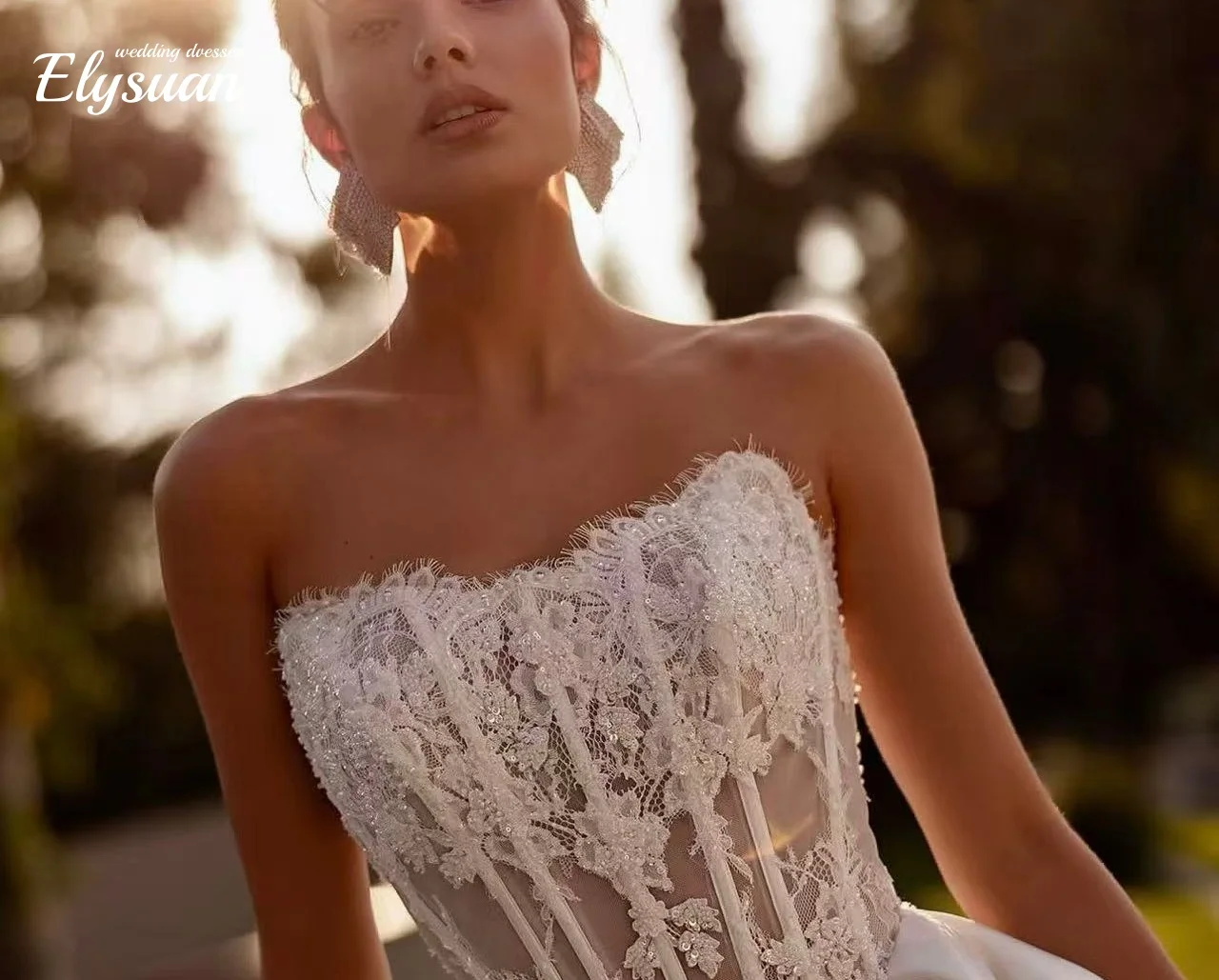 Customized  Vintage Wedding Dresses for Women Sleeveless A-line Appliques Lace up Strapless Vestidos Novias Boda