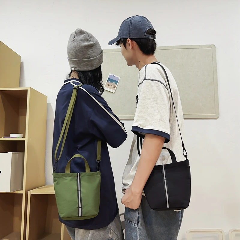 ใหม่แถบสะท้อนแสงส่องสว่างผู้ชายและผู้หญิงกระเป๋าสะพายข้างกระเป๋าน้ำหนักเบาสบายๆกีฬากระเป๋าสะพาย