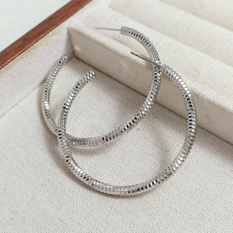 

Fashion New Plain Circle Large Earrings Personalized High-end Stud Earrings Niche Simple Cold Wind Qingdao Earrings