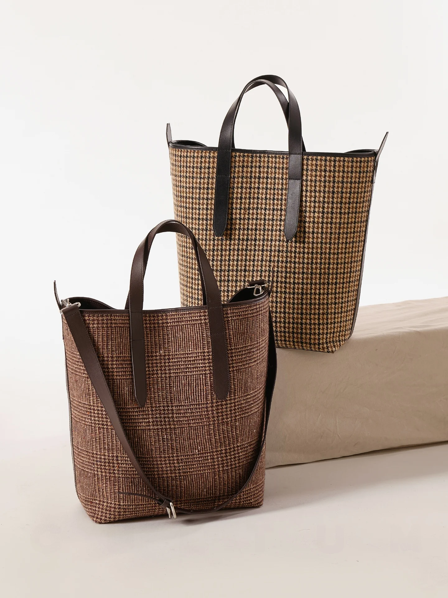 

CULTUM Men's Classic Tweed Casual Handbag Large Capacity Tote Travel Bag 100 Woolen Square Shape Foldable Shoulder Bag