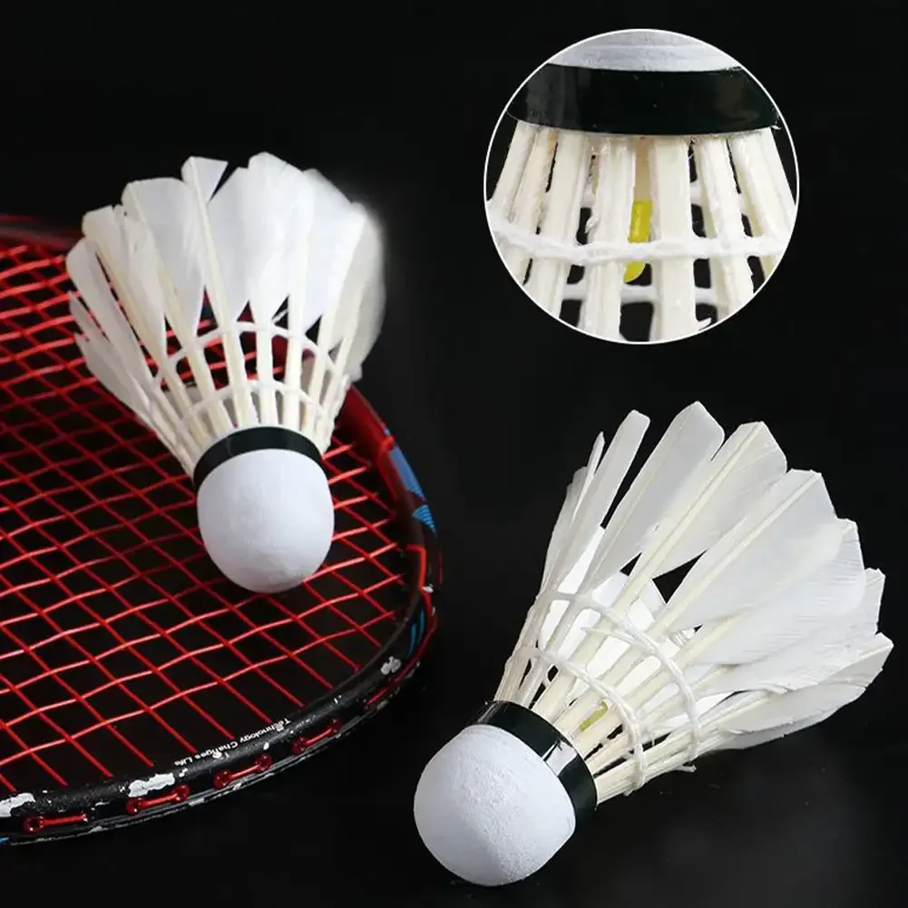 4 Stück Beleuchtung Badminton dunkle Nacht bunte LED Beleuchtung Sport Badminton Lichtfleck Shuttle Hahn Zubehör Federball