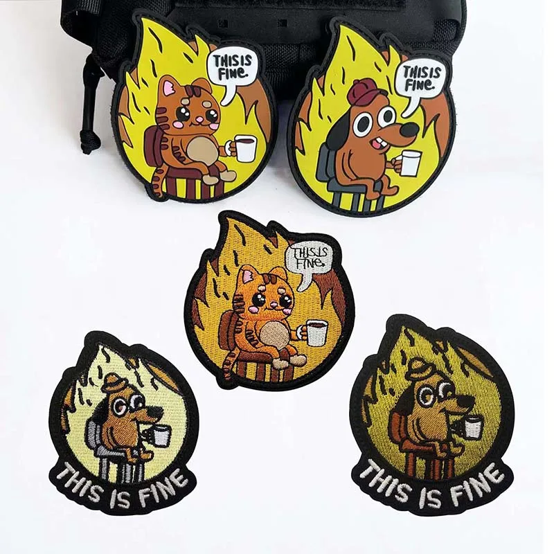 Das ist feine Meme-Abzeichen, lustiger Hund, Katze trinkt Kaffee, bestickter Applikations-Klett-Aufnäher, taktisches PVC-Emblem auf Rucksack