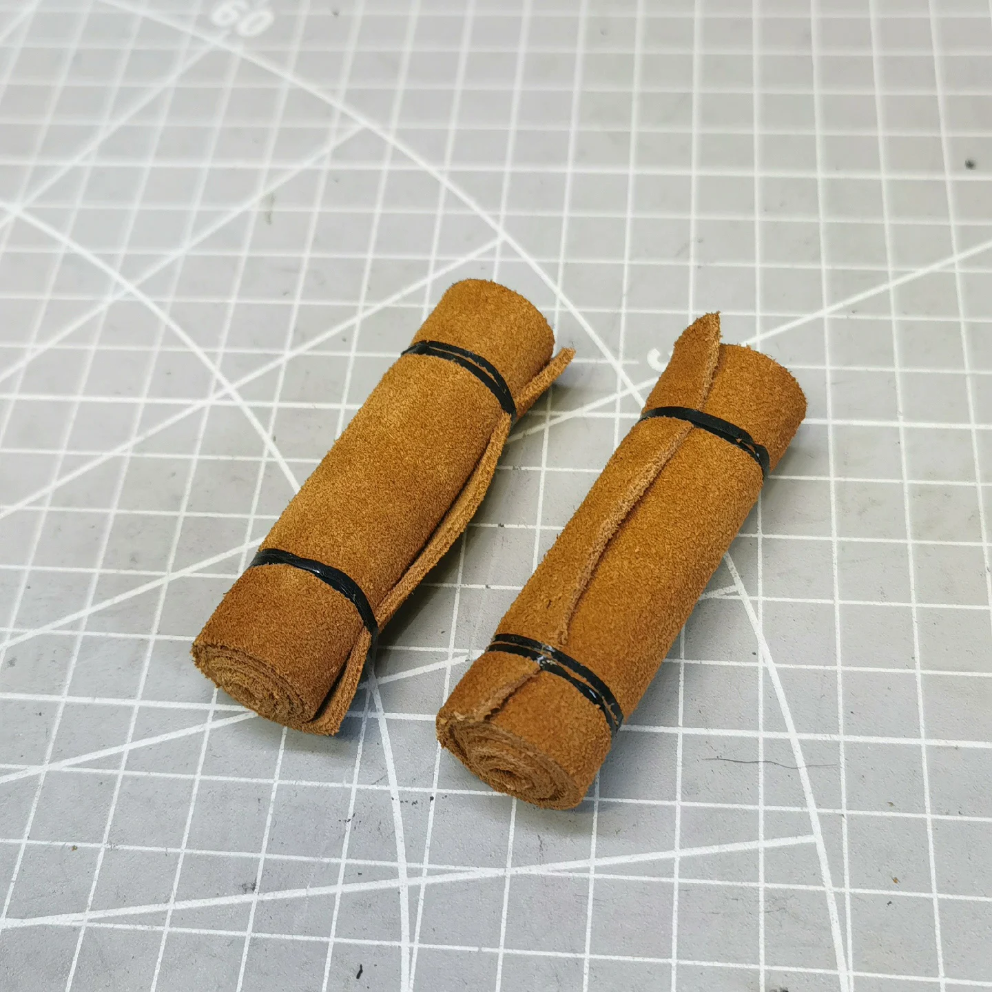 

2Pcs Roof Sleeping Bag Moisture-proof Mat Decoration for 1/10 RC Crawler Car TRX4 Defender Bronco AXIAL SCX10 90046 RC4WD D90