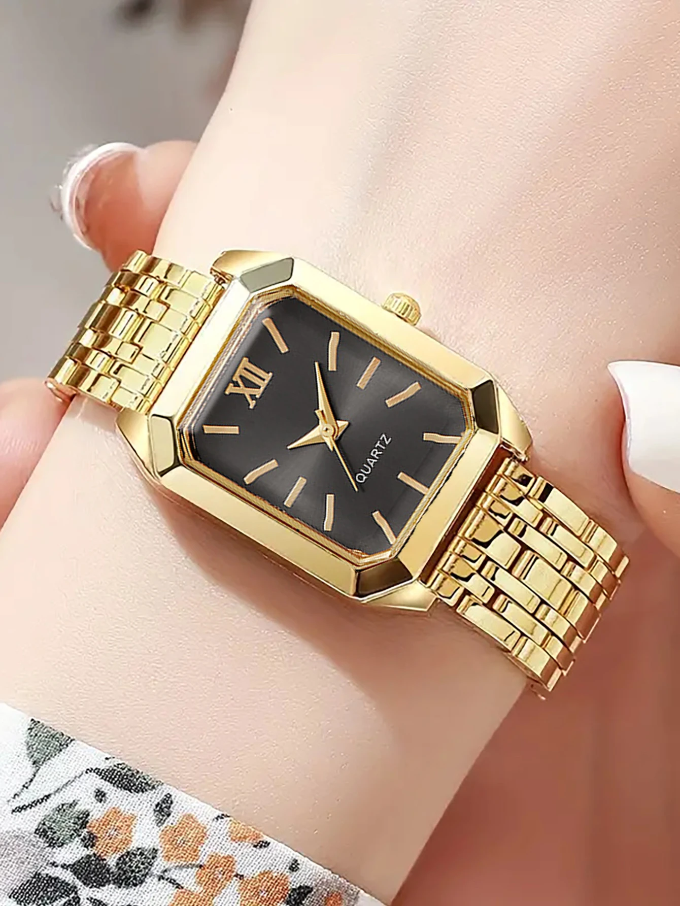 Unisex Fashion Rectangular Quartz Watch Minimalist Design Elegant Gift for Lovers Stylish Simplicity in Time-Telling Accessory