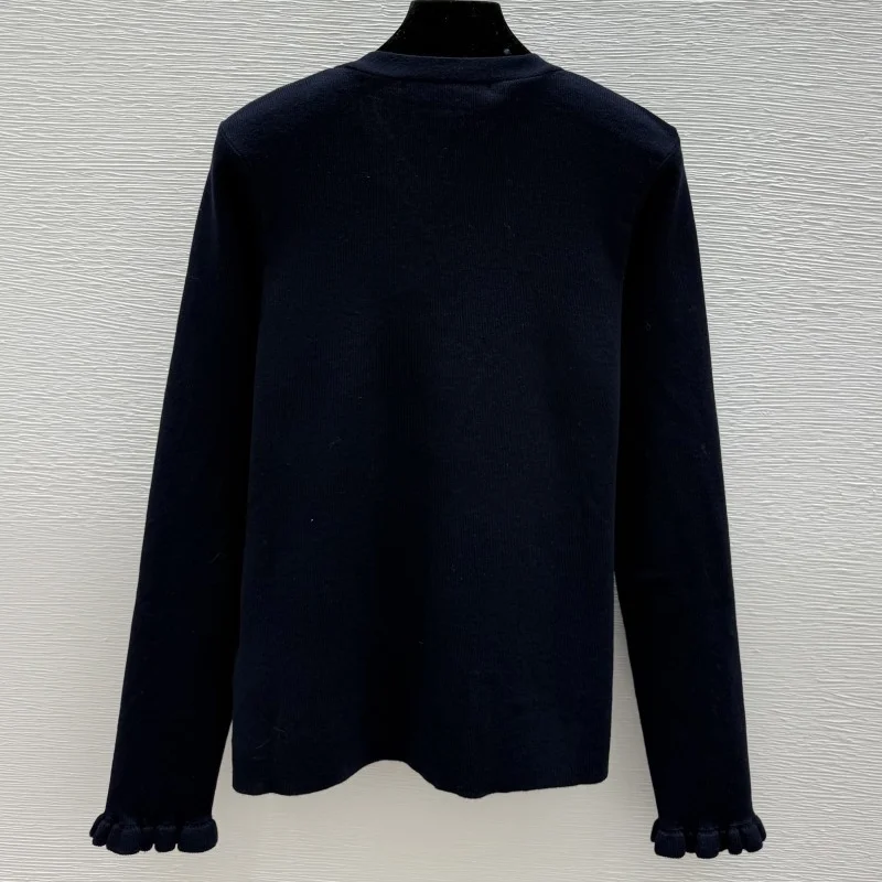 سترة نسائية ذات شعار مطرز عالي الجودة وأكمام مكشكشة ورقبة على شكل حرف V وزر واحد باللون الأزرق الداكن 25110234 #2