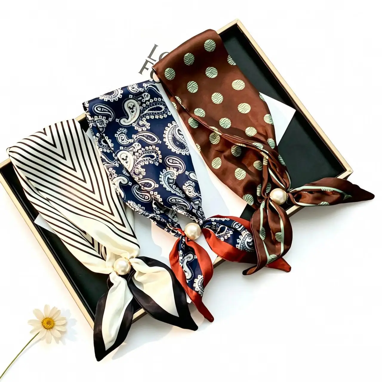 Koreanischer Stil Eleganter Perlen-Magnet-Schal für Damen – Vielseitiges, atmungsaktives Halstuch für den Sommer – Modisches Accessoire und Halstuch – Detail 4