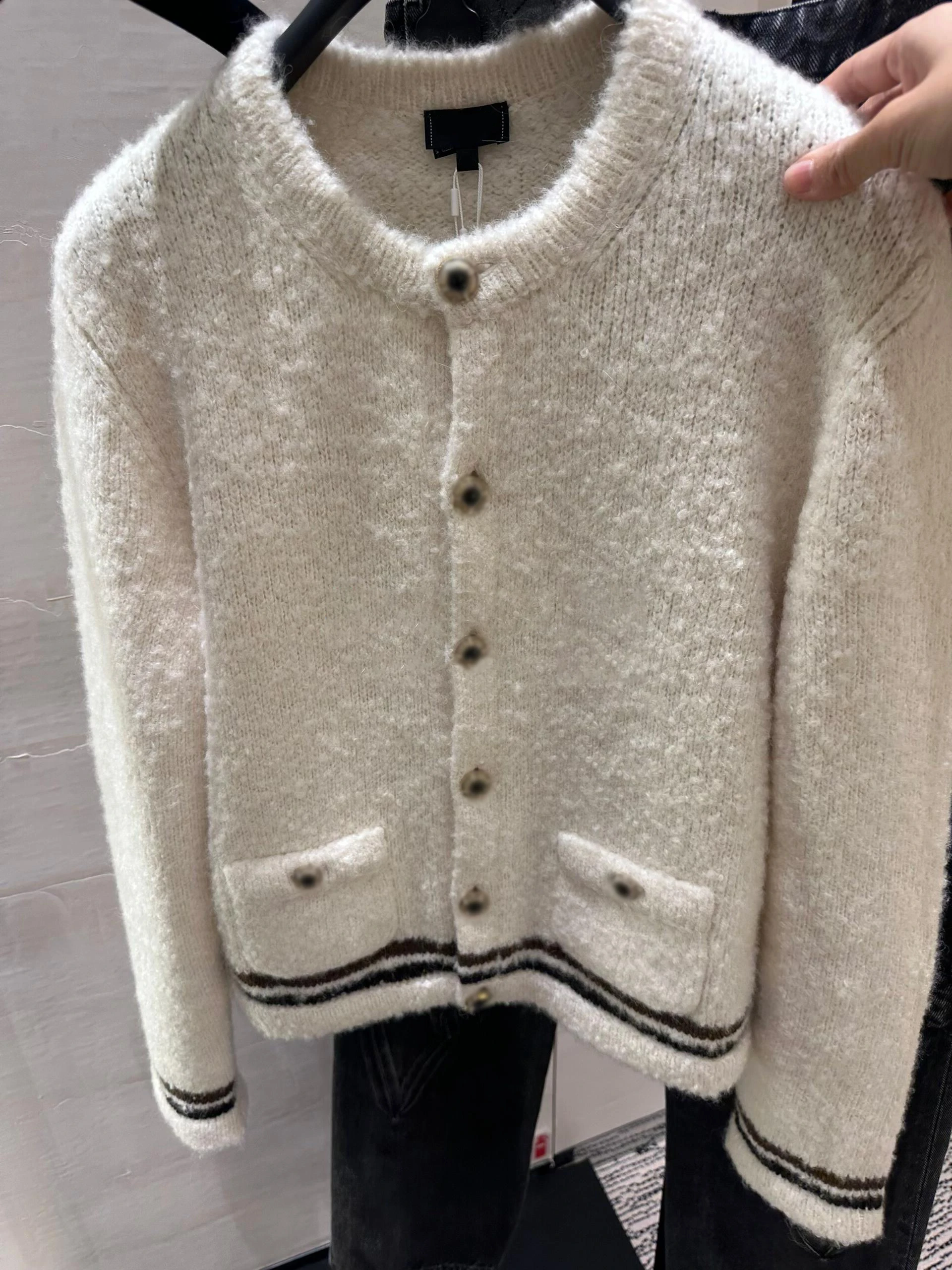 

Мягкий вязаный весенний свитер Ele для женщин: элегантный кардиган во французском стиле с пуговицами, длинными рукавами и круглым вырезом, теплый и модный