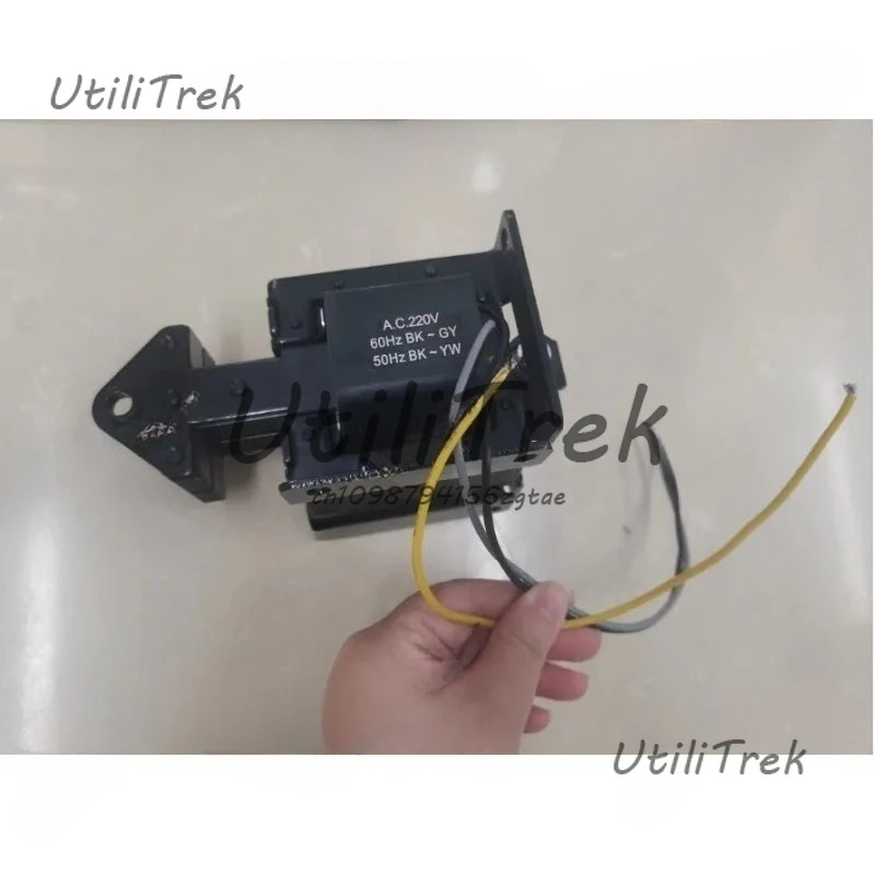 

1PC SA4502 AC 220V 30mm Stroke 6Kg Force Solenoid Tractive Electromagnet