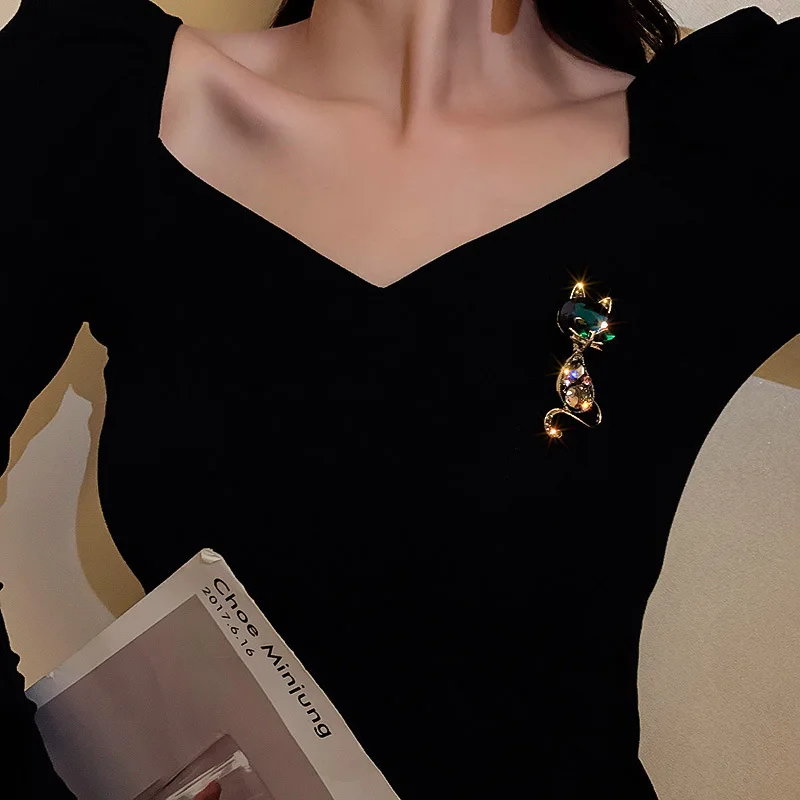 Korean Rhinestone Cat Pendant Brooches For Women Gold Color Alloy Animal Fox Pins Fashion Crystal Corsage Everyday Accessorie