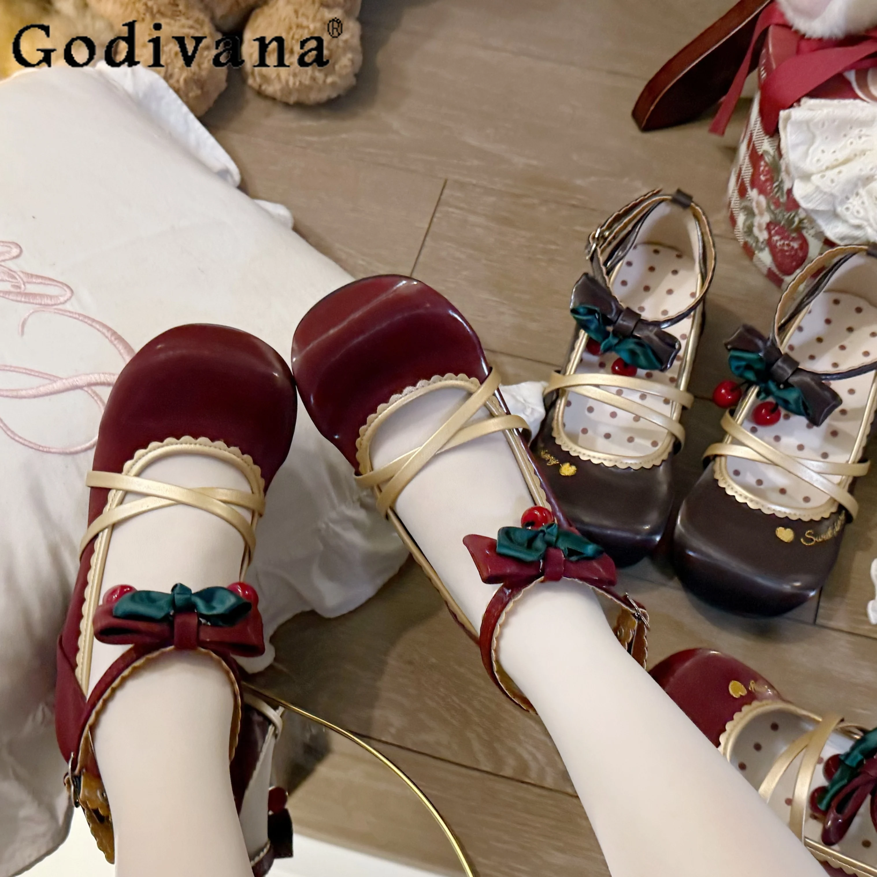 

Оригинальная японская кукла Лолита в форме сердца для девочек, туфли Мэри Джейн на высоком каблуке с бантом и клубникой, с круглой головкой, на толстом каблуке