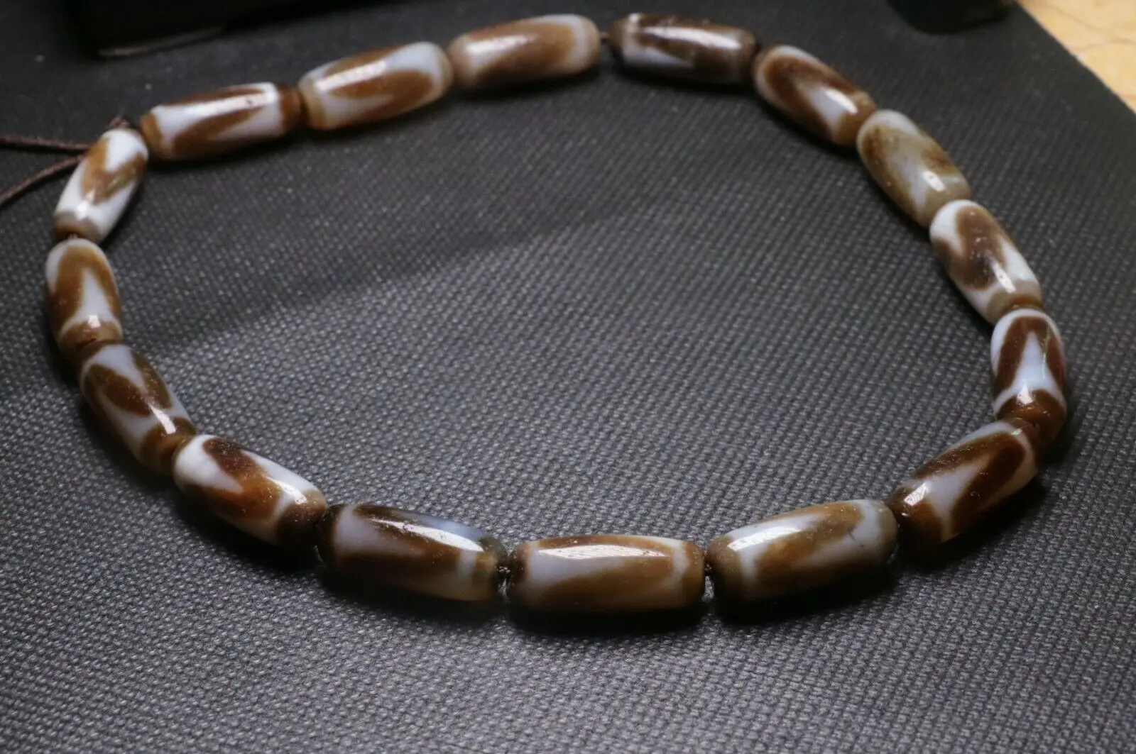 Set of 16 Magic Tibetan Old Agate Sharp Tiger Tooth Tube dZi Bead Prayer Strand LKbrother UPS1216Qs