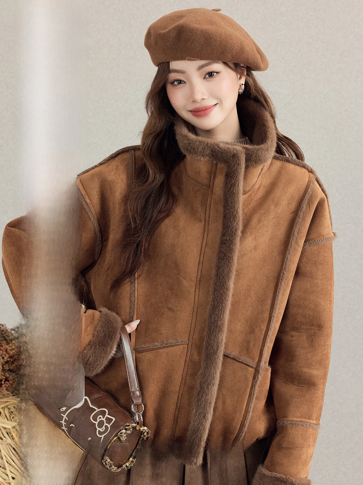 

Thiened ort Suede Jaet Женская осенне-зимняя теплая верхняя одежда из меховой кожи в стиле ретро с внутренней отделкой Женская повседневная одежда-стойка...