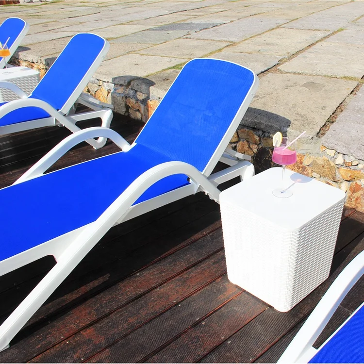 Set da spiaggia Sedie a sdraio in plastica per esterni, chaise lounge moderna grande sedia da sole per esterni, divano per sedia da spiaggia per il tempo libero.
