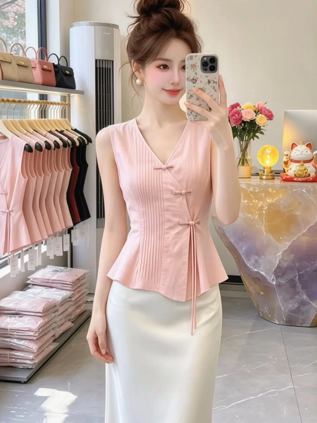 

Elegant Light Pink V-Neck Buttonless Sleeveless Top Women's Summer Slim Fit Breathable Fashionable Waist-Cinching Vest