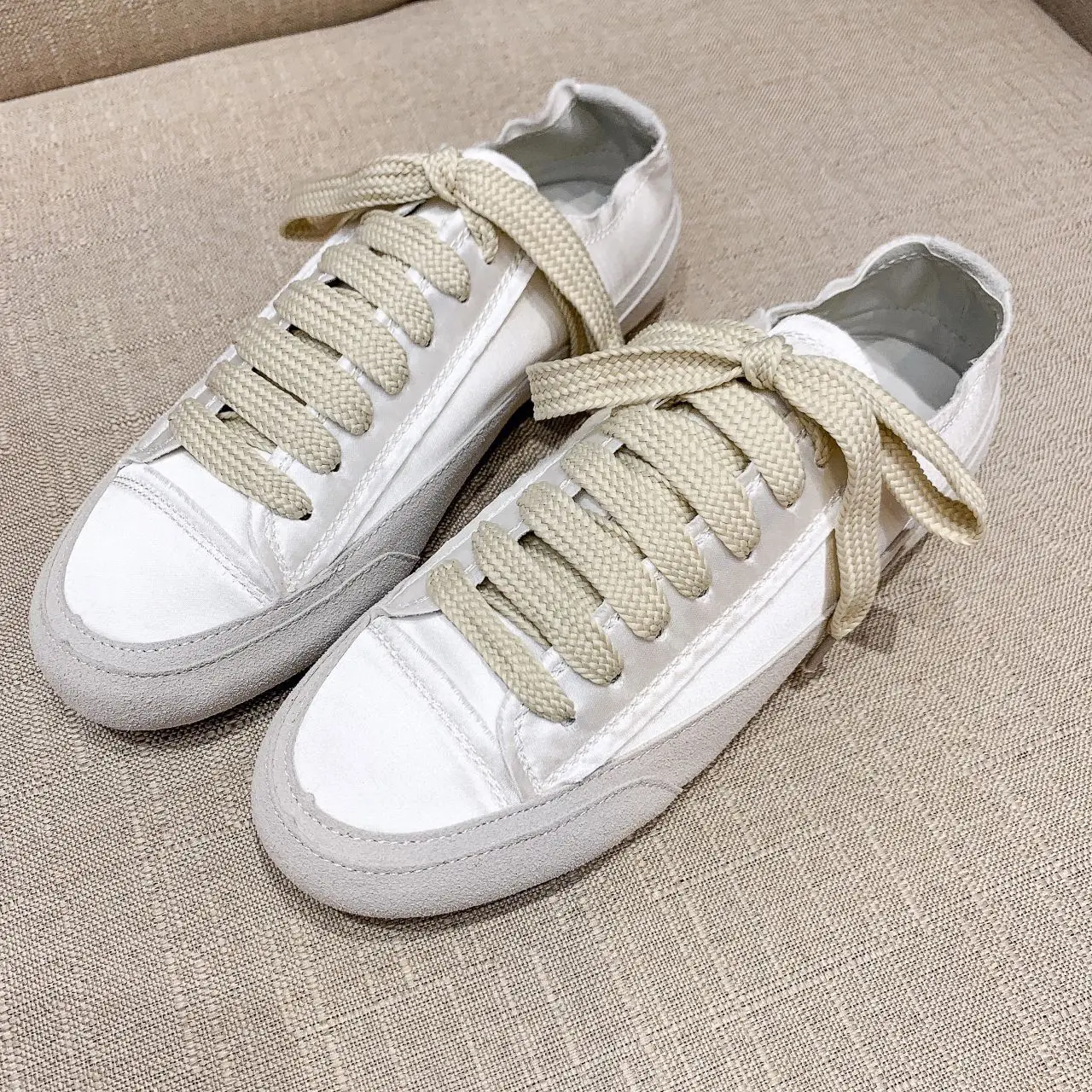 Zapatos planos blancos satinados para mujer, zapatillas informales de lona a la moda, novedad