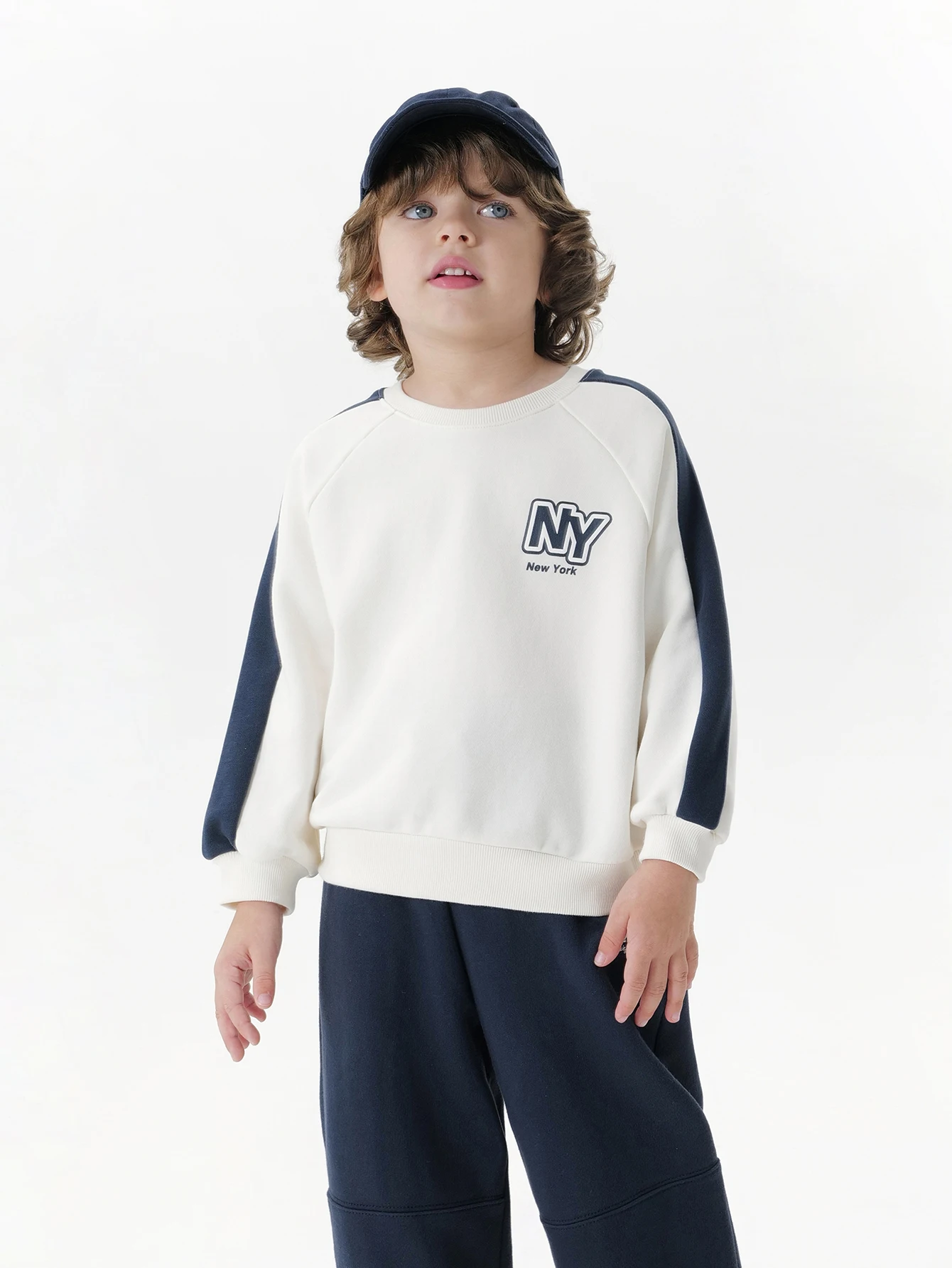 

Свободный свитшот с буквами MARC & JANIE для маленьких мальчиков Energetic College на осень 551126