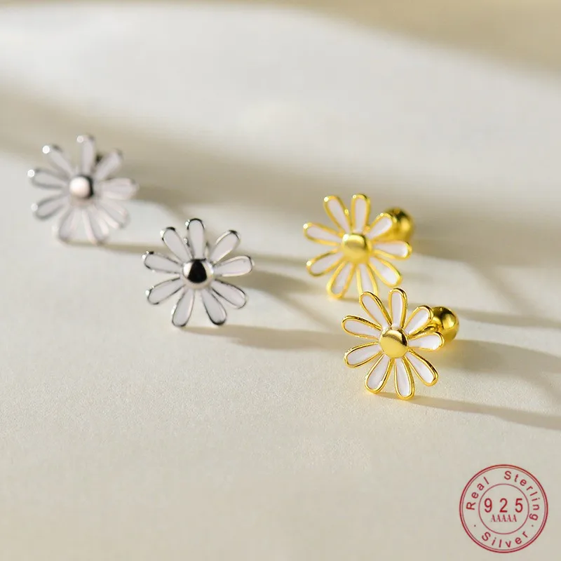 

925 Sterling Silver Japanese Small Fresh Daisy Flowers Stud Earrings for Women Simple Stylish Jewelry Exquisite Gifts