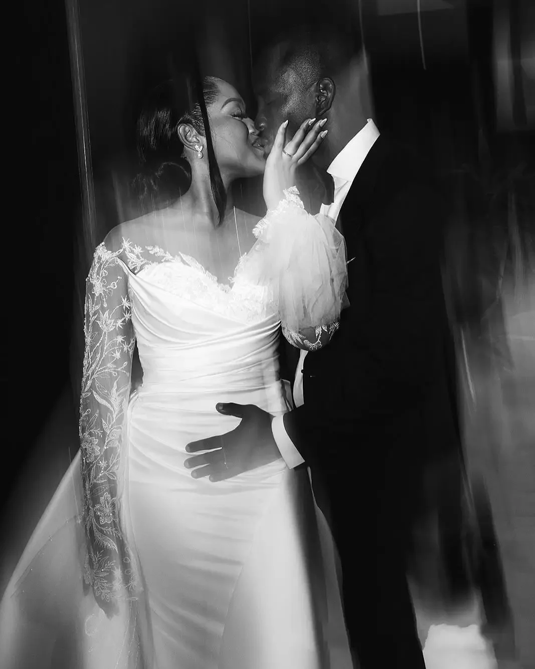 Vestidos De novia con apliques De encaje y cuello transparente personalizados, vestido De novia Vintage De manga larga con tren desmontable