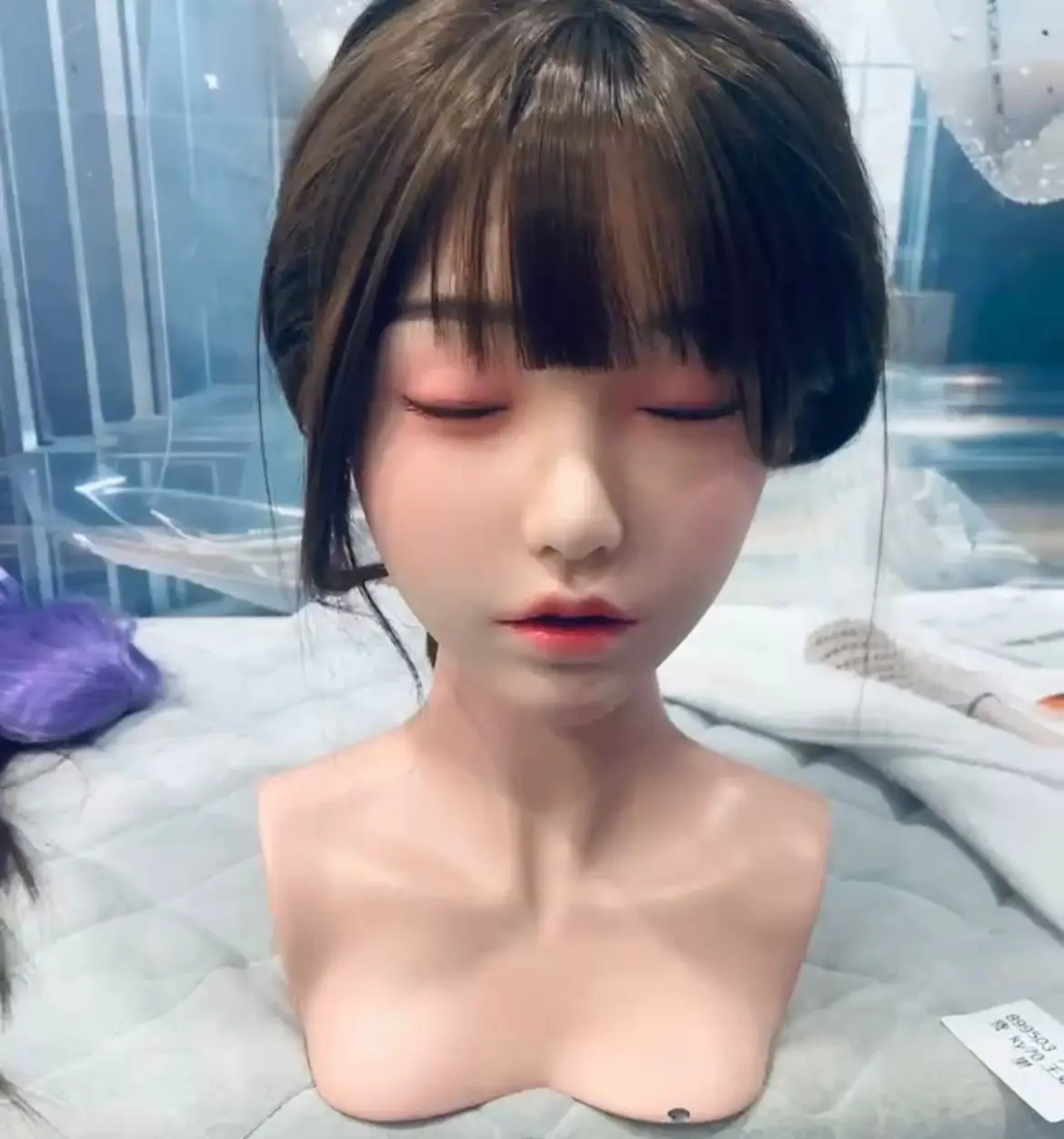 

Asian Silicone Head Transplanted Hair And Eyebrows Open Mouth With Teeth And Tongue, Eye Closed, Head Carving