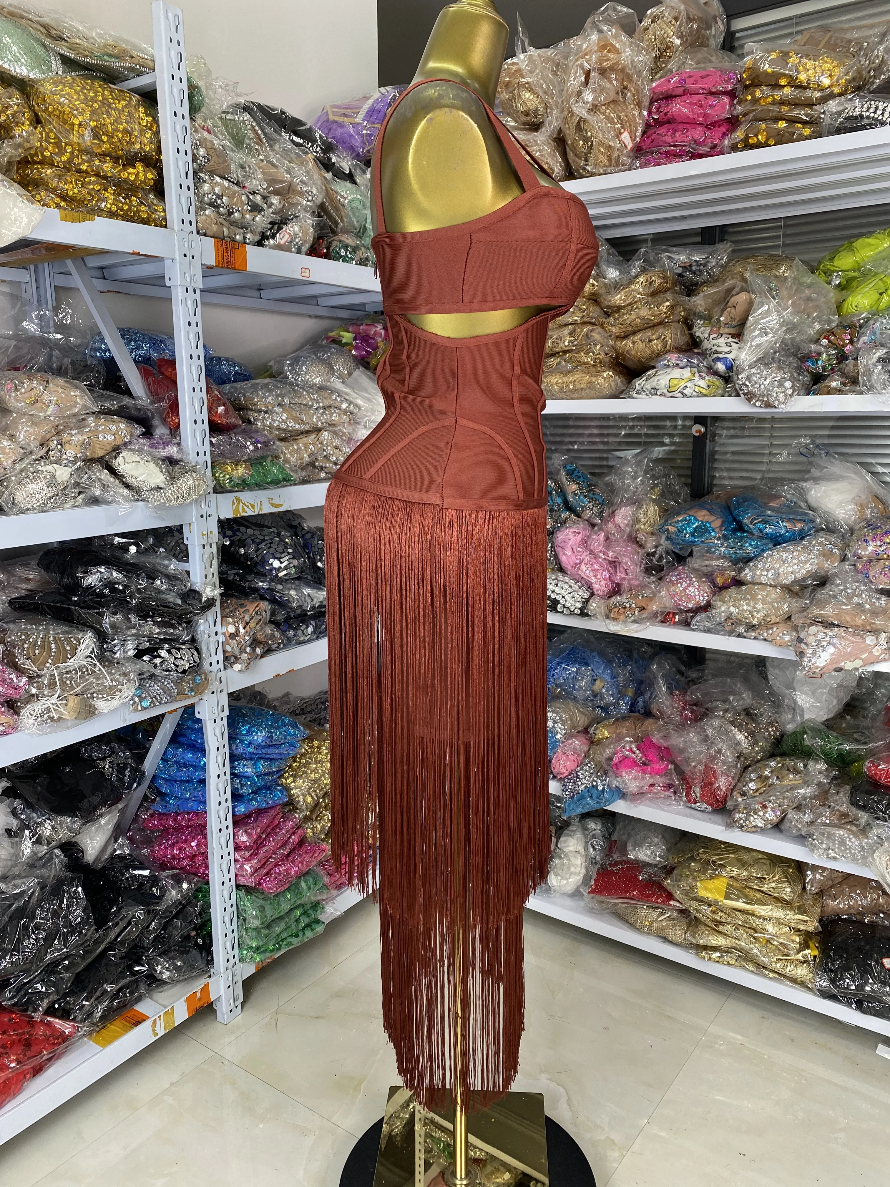 Venda de fábrica feminino novo marrom franjas bandage vestido sexy cinta de espaguete cortar na altura do joelho noite clube festa pista vestido