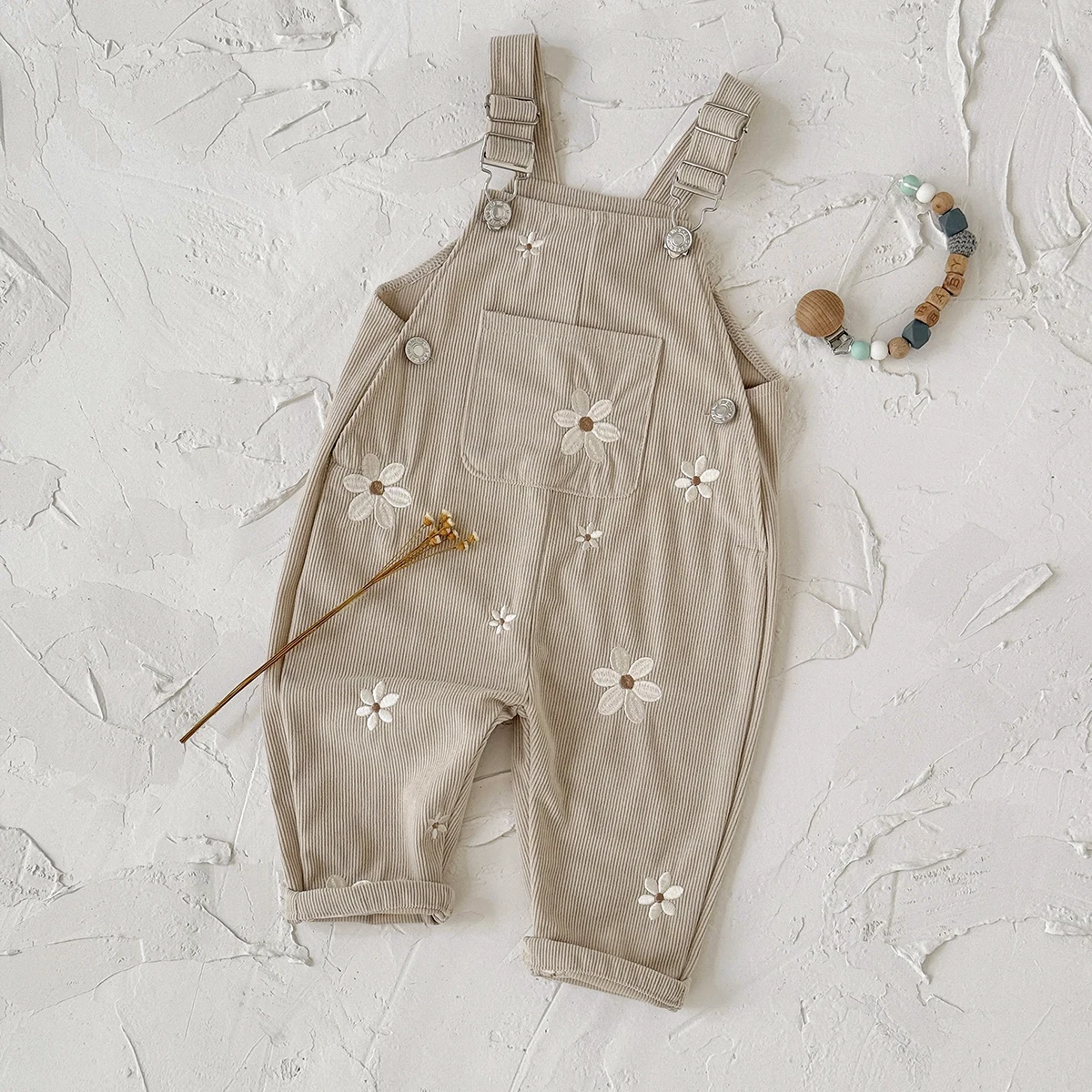 Koreanischer Stil Baby Jungen Mädchen Overalls Gänseblümchen-Stickerei Denim-Latzhosen Kinder-Overalls für Frühling Herbst 0-3 Jahre – Detail 4