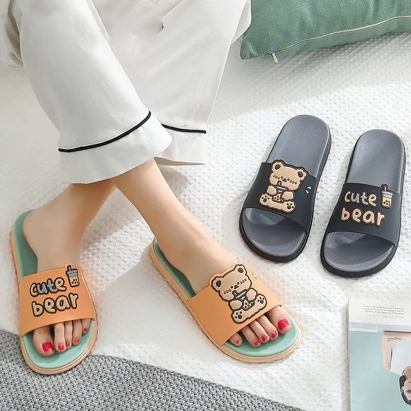 Paar-Hausschuhe mit niedlichen Bären-Cartoon-Motiven, für den Innenbereich, Sommer, gemischte Farben, weiche EVA-Anti-Rutsch-Badezimmer-Slides, Damen-Sandalen in Übergröße 36-45 – Detail 3