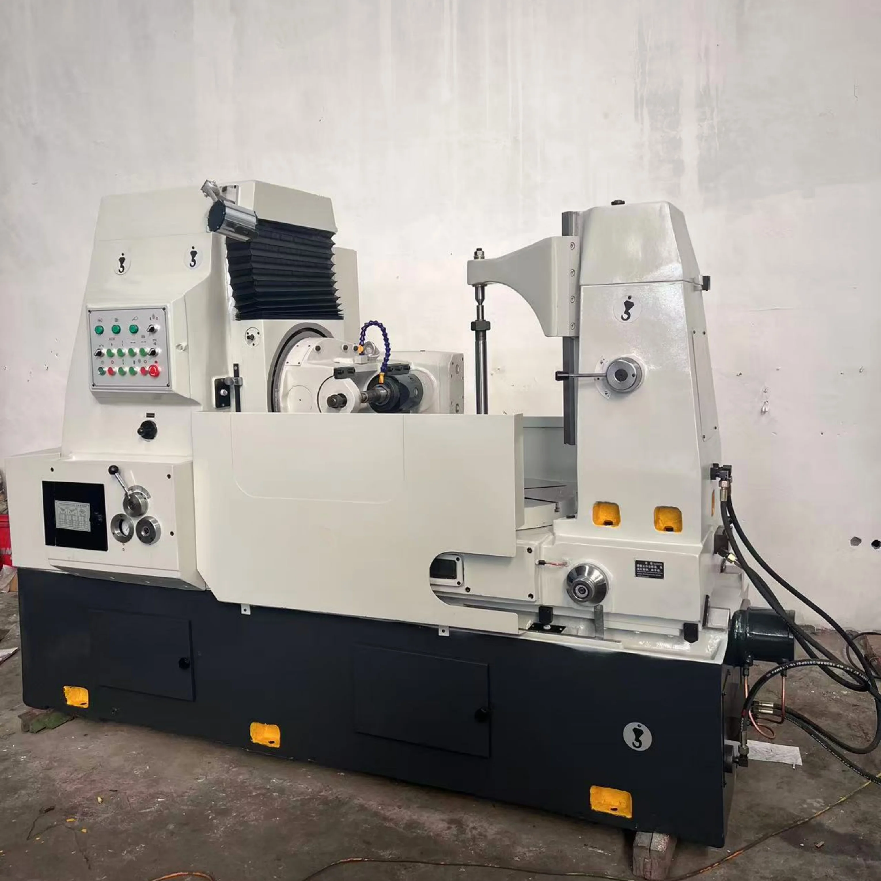 CNC Automatic Gear Hobbing Machine for Making Spur and Helical Cylindrical Gears Worm Gears Sprockets and Short Splined Shafts