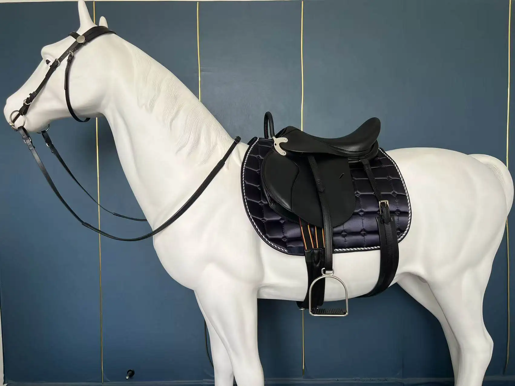 New Double Flocked Belly British Comprehensive Saddle Low Profile Seat for Trainers