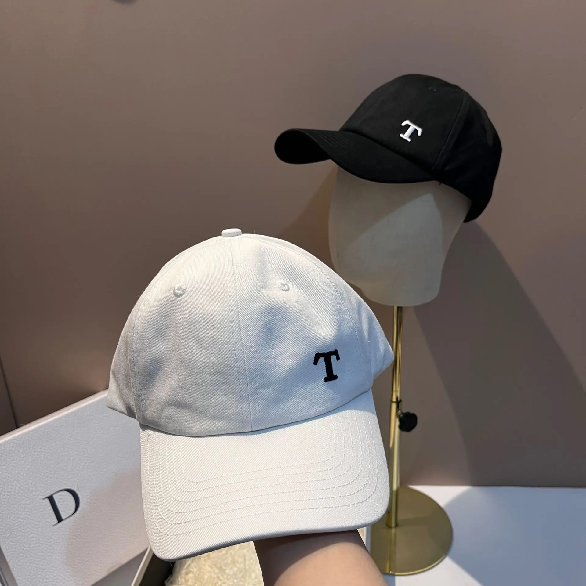 قبعة بيسبول عصرية مطرزة لعام 2025 - قبعة ناعمة للربيع والصيف من القطن المغسول للنساء/الرجال، أزياء خارجية متعددة الاستخدامات