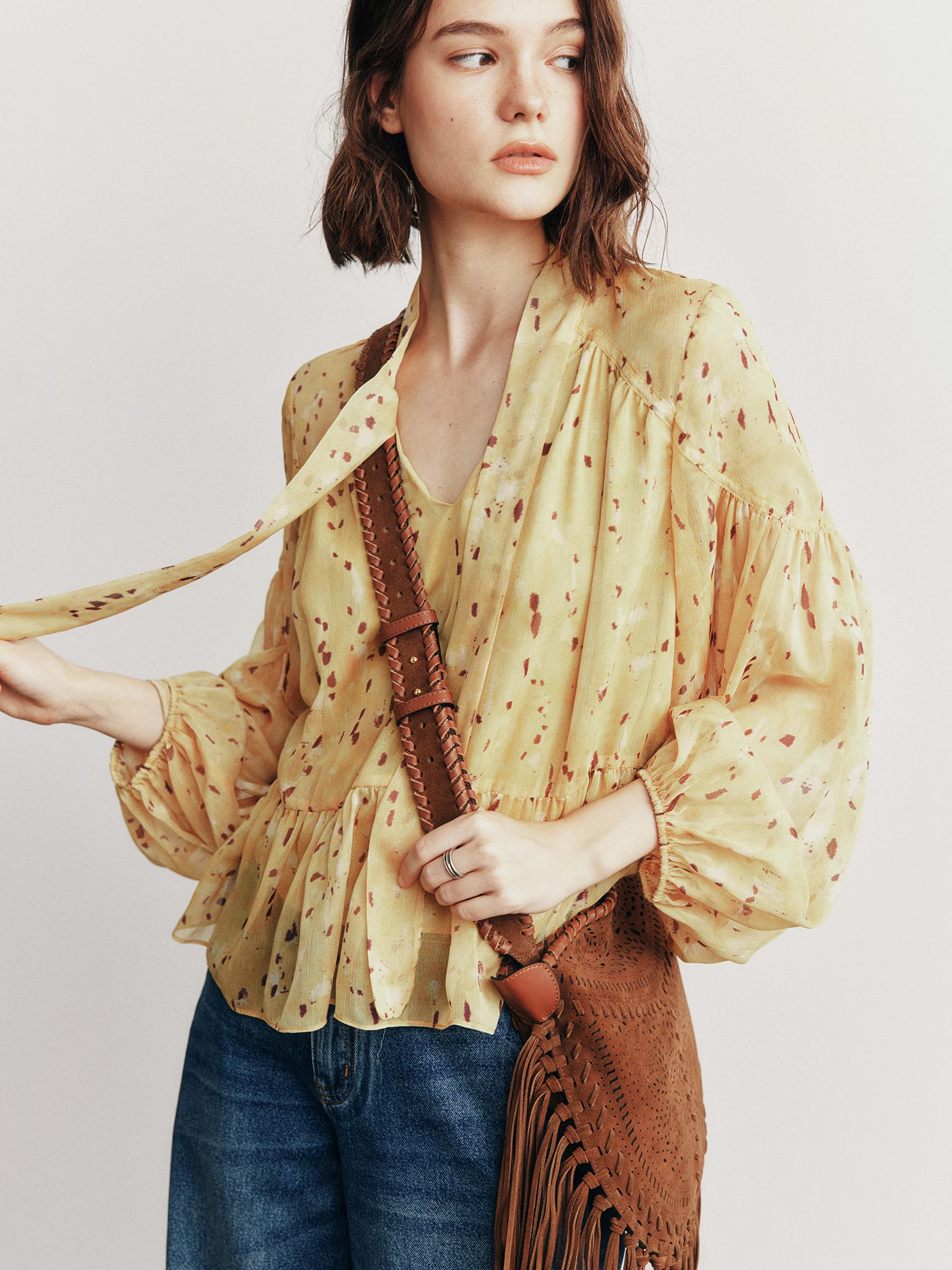 

Retro Sle V-Ne Lantern Sve irt Breathable Lightweight Floating Lace Hemline Women's Premium Faion Polyester irt